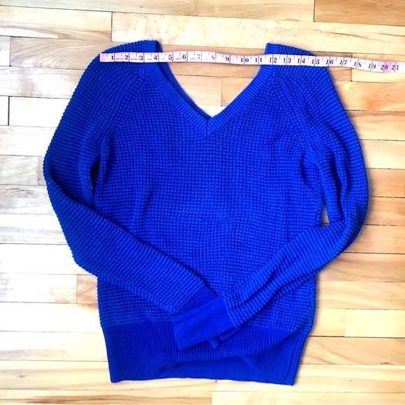 waffle weave Calvin Klein cobalt blue v neck sweater - Picture 2 of 5